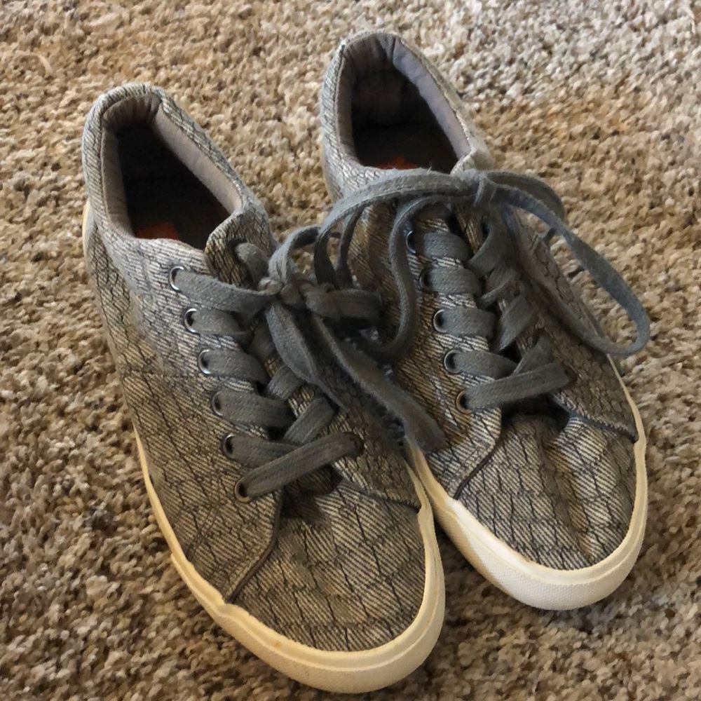 RocketDog Jazzin Low-Top Sneaker Grey Scales Sz7